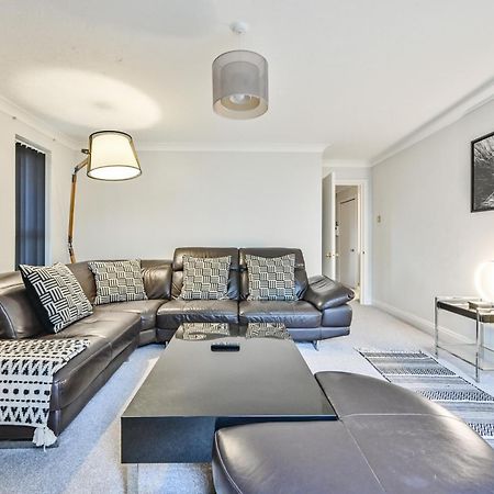 Top Floor Sandbanks Apartment With Free Parking Just Minutes From The Beach And Bars Canford Cliffs Dış mekan fotoğraf