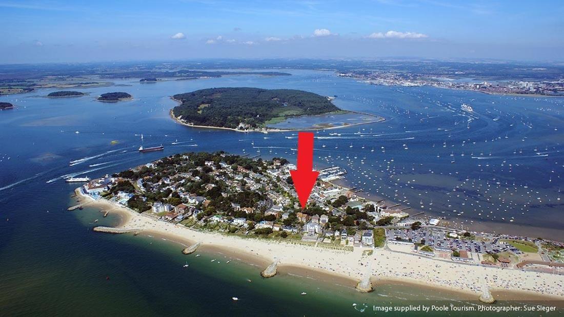Top Floor Sandbanks Apartment With Free Parking Just Minutes From The Beach And Bars Canford Cliffs Dış mekan fotoğraf