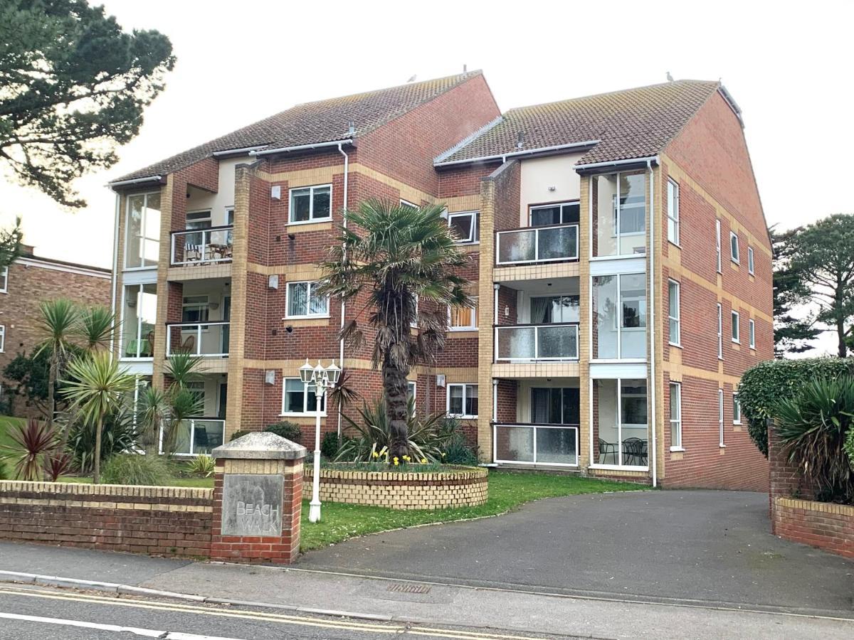 Top Floor Sandbanks Apartment With Free Parking Just Minutes From The Beach And Bars Canford Cliffs Dış mekan fotoğraf
