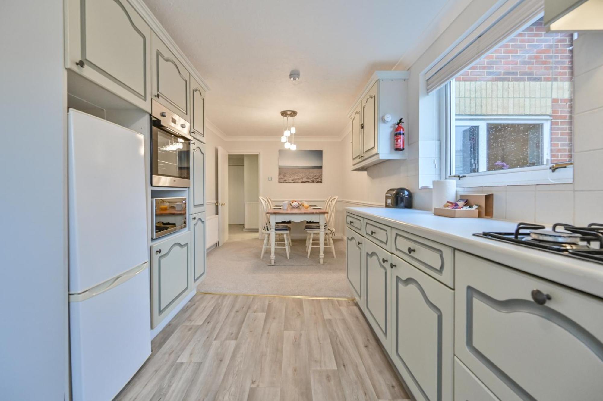 Top Floor Sandbanks Apartment With Free Parking Just Minutes From The Beach And Bars Canford Cliffs Dış mekan fotoğraf